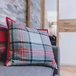 Alpine Living By We Rent, Summercard Included Apartment *