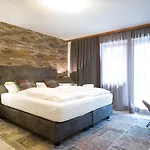 Alpine Living By We Rent, Summercard Included Apartment
