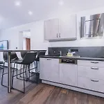 Alpine Living By We Rent, Summercard Included Apartment Zell am See